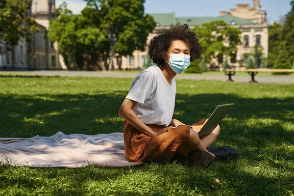 Comment une entreprise peut-elle naviguer dans les régulations sur l'utilisation des biotechnologies en agriculture?